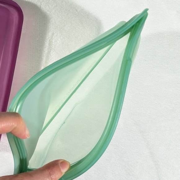 ❤️ Stasher Reusable Silicone Storage Bags (Includes 2) - Picture 4 of 14